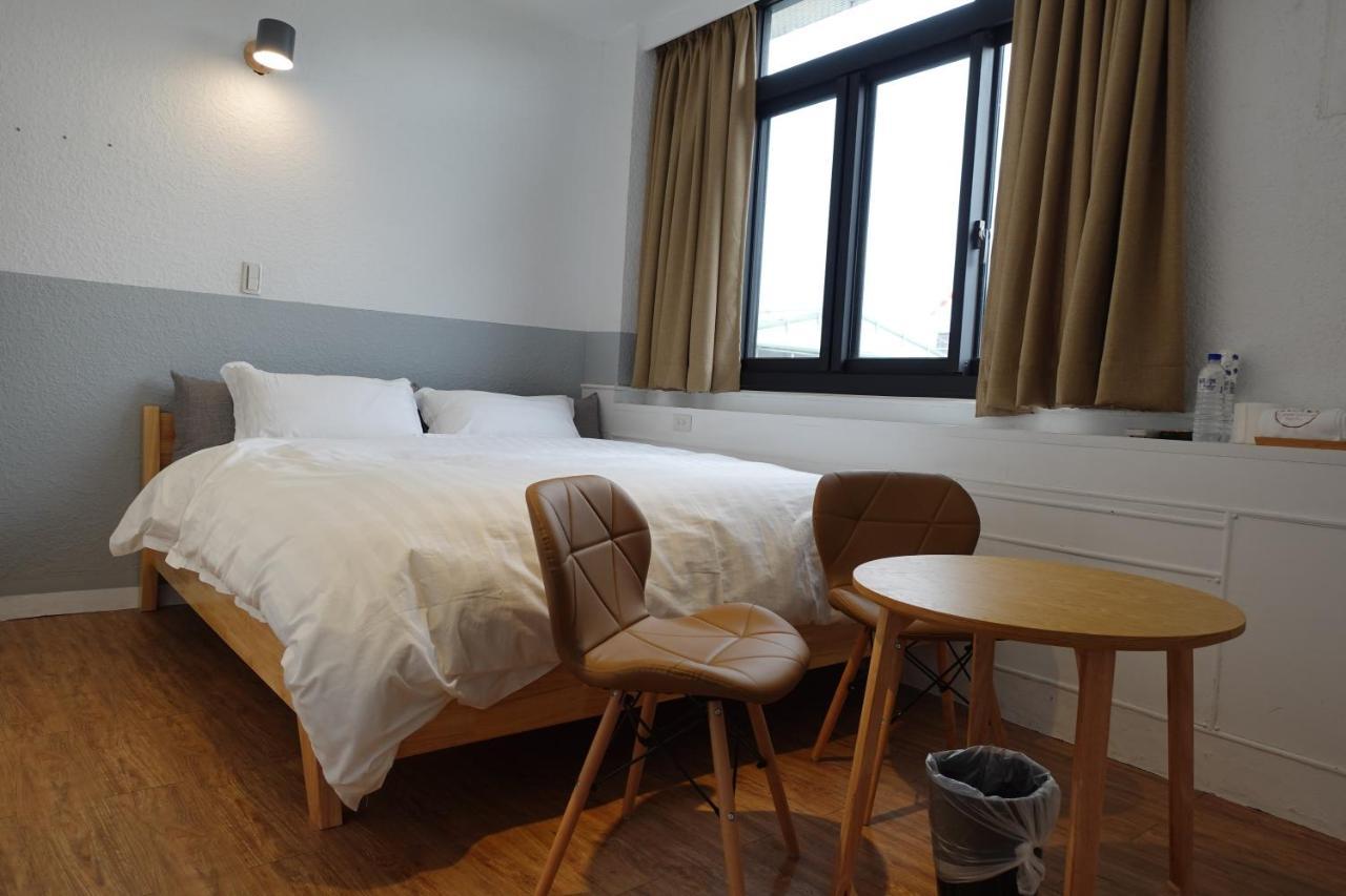 Small Island Homestay Tainan Extérieur photo