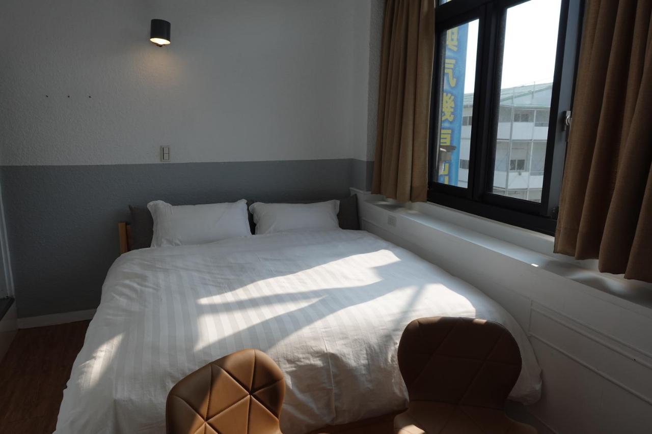 Small Island Homestay Tainan Extérieur photo