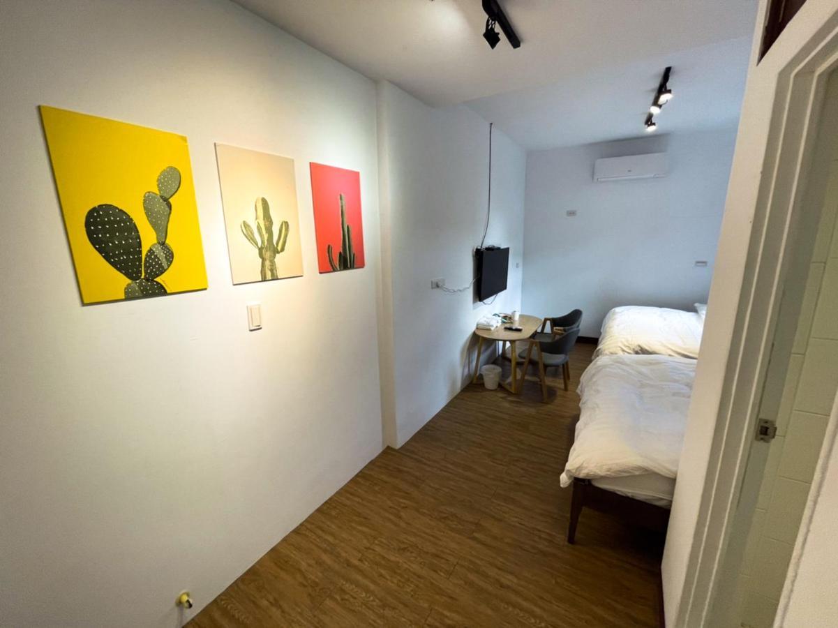 Small Island Homestay Tainan Extérieur photo