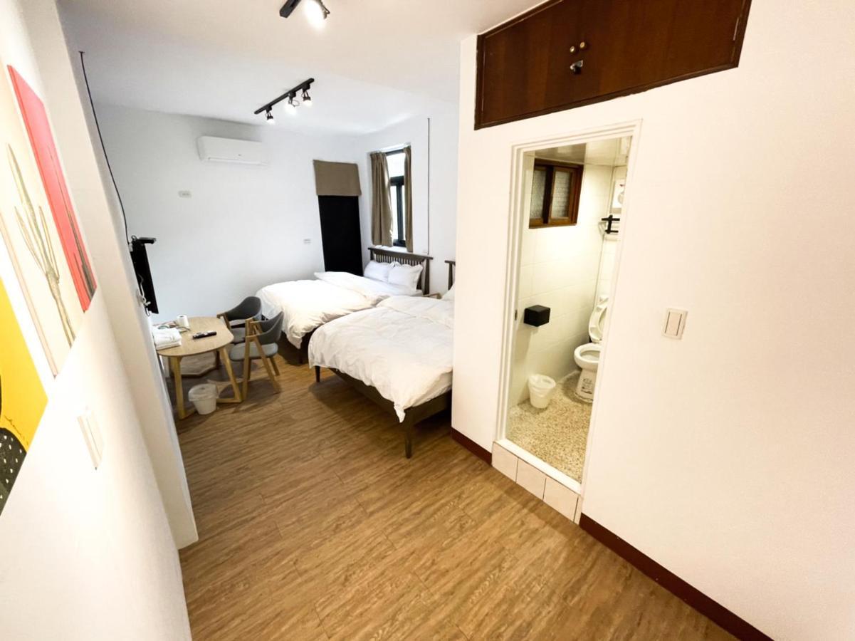 Small Island Homestay Tainan Extérieur photo