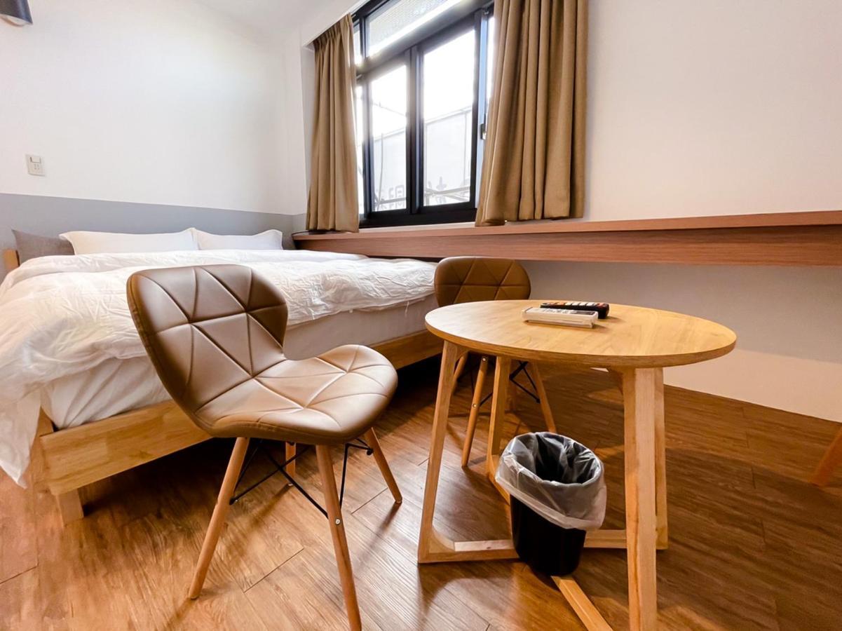 Small Island Homestay Tainan Extérieur photo
